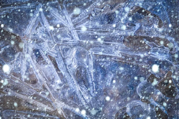 Bordure de cristal de givre sur glace, fond de Noël . — Photo