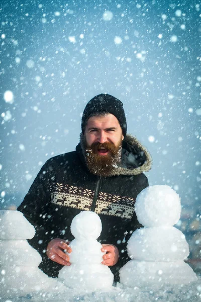 Babbo Natale hipster cappotto e pupazzo di neve . — Foto Stock