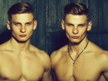 Kas göğüs ikizlere