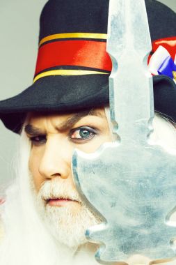 Komuta sizde sakallı beefeater kaşlarını