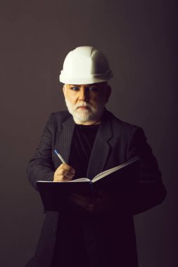Baret Not Defteri ile adam