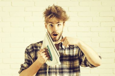 demir ile genç adam