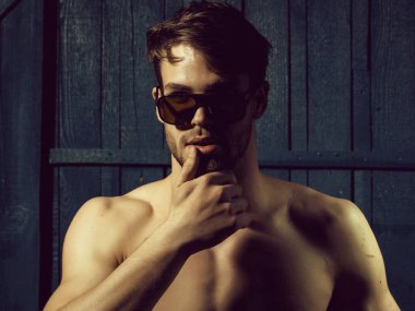 Seksi genç beyefendi