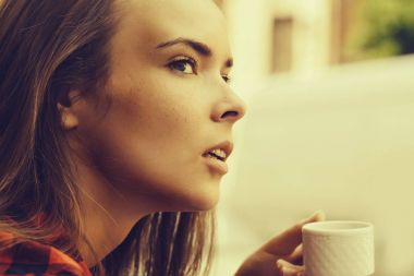 güzel kız içecekler kahve