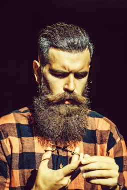 makas'ın genç erkekle