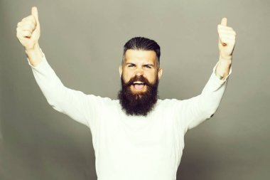 Sakallı adam süper hareketi ile