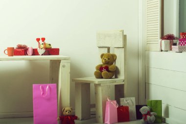 Renkli mevcut kutuları, Çantalar, kalp, Sevgililer günü için oyuncaklar