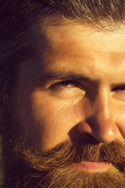 Людина з бородою і вусами — стокове фото