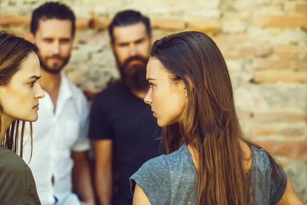 Freunde lächeln — Stockfoto