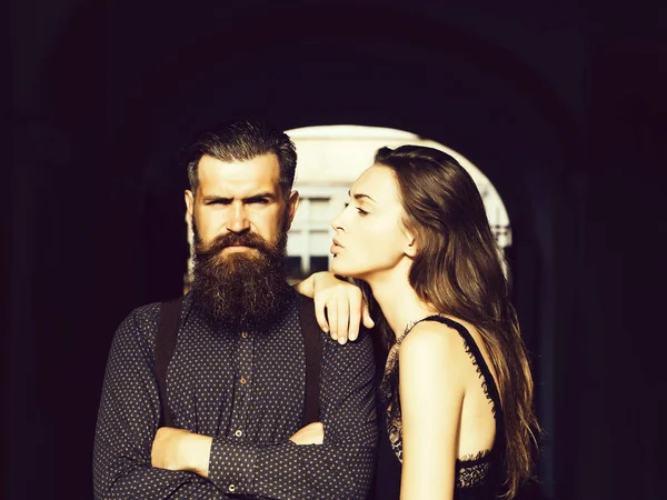 Genç şık bir çift.