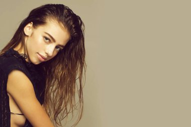 güzel kız seksi siyah yelek