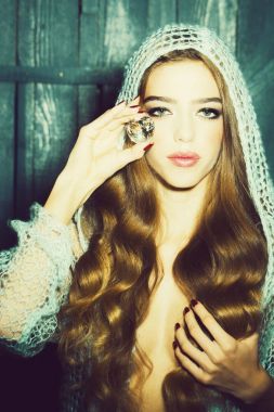 Değerli mücevher kadınla