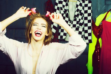 Yair-Silindirler ile çekici kız