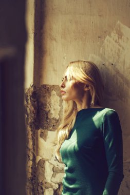 Oldukça çekici genç kadın