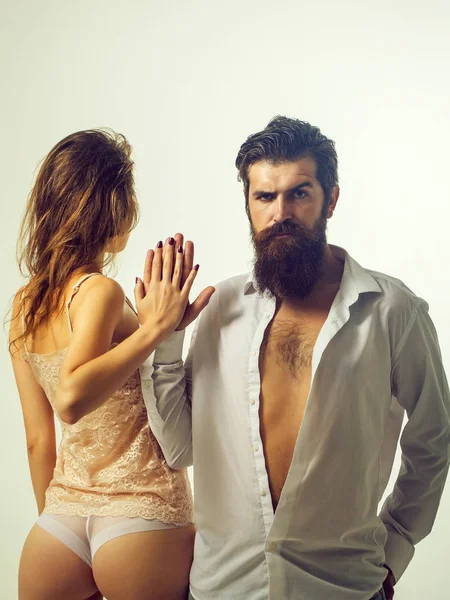 Homme barbu et fille sexy — Photo