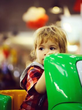 Bebek çocuk sürücüler oyuncak araba