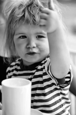 Çocuk içecekler bardak süt