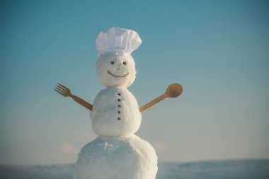 Kardan adam Şef mutfak kaşık ile kışın.