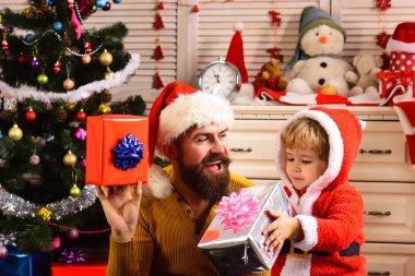 Mutlu aile yeni yılı ve Noel 'i kutluyor..