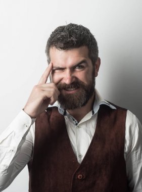 Adam ya da sakallı işadamı.