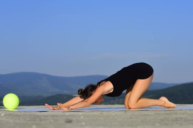 Esneklik akrobasi ve fitness sağlık.