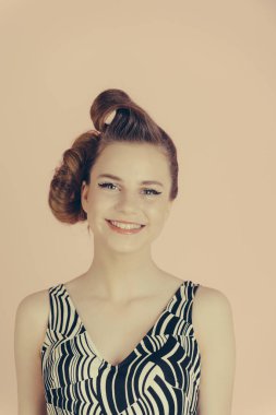 mutlu kızdı ile retro moda makyaj, pinup