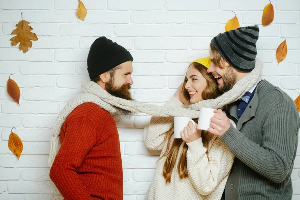 Hombres y mujeres, moda familiar feliz . — Foto de Stock