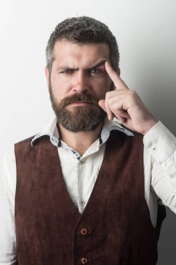 Adam ya da sakallı işadamı.