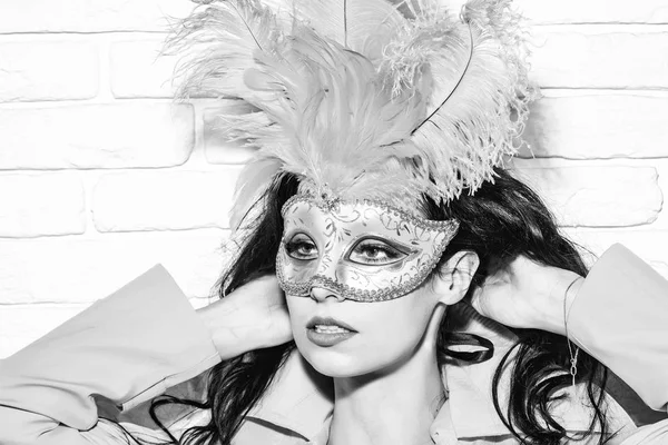 Pretty girl in carnival mask — Stock Photo, Image