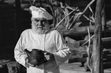 Sakallı cook ile demir çaydanlık