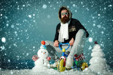 Hipster pilot gözlük ve bisiklet kaputa