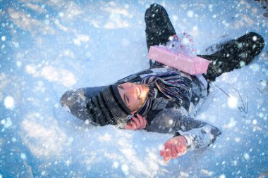 Mutlu adam karda yalan mevcut kutusuyla