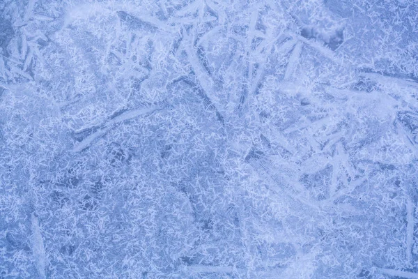 Gelo bordo di cristallo su ghiaccio, sfondo di Natale . — Foto Stock