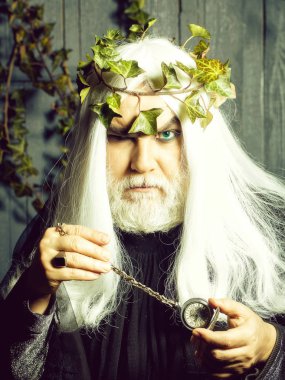 Zeus ile saat zinciri üzerinde