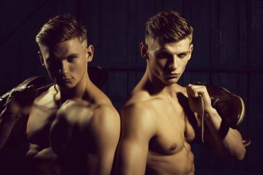 Gövdesi kaslı ikizler