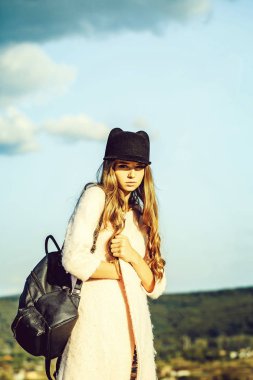 şapkalı güzel kız