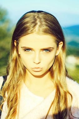 Güzel kız Çantalar dudaklar