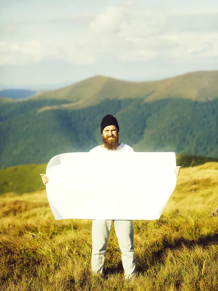 Hombre hipster con bandera vacía — Foto de Stock