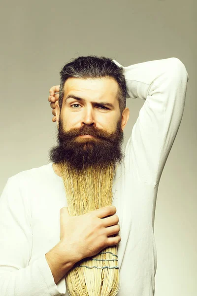 Bearded man with broom — Stock Photo, Image