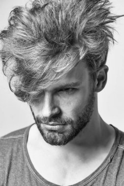 ciddi şık yakışıklı portre