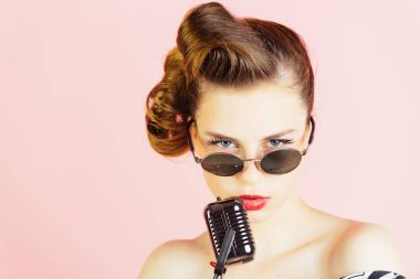 Müzik, göz ve retro tarzı, pinup.