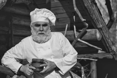 Sakallı cook ile ahşap Kupası