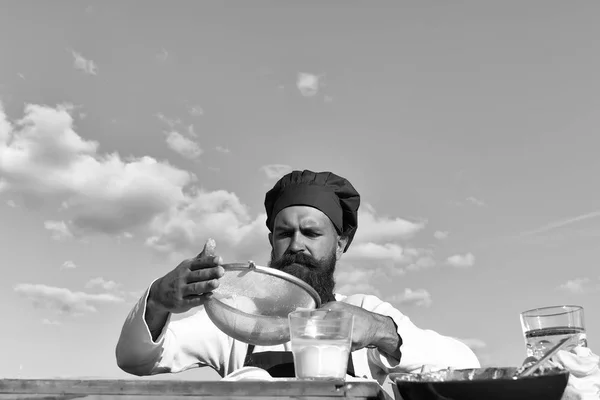 Berded man chef cooking outdoor — Stock Photo, Image