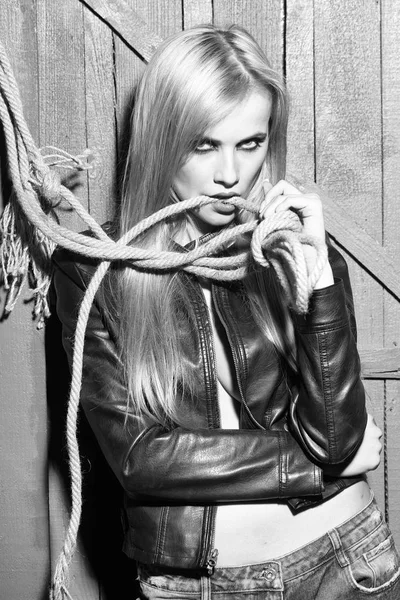 Vrouw met touw — Stockfoto