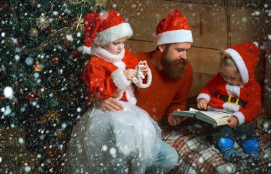 Yeni yıl küçük kız ve erkek, peri masalı.