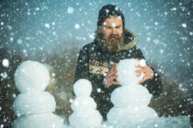 Kardan adam aile beyaz kar yaptı