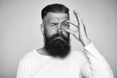 Sakallı adam hareketi ile