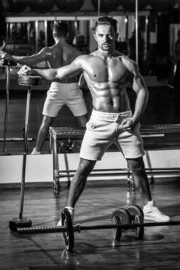 Barbell ile kas adam