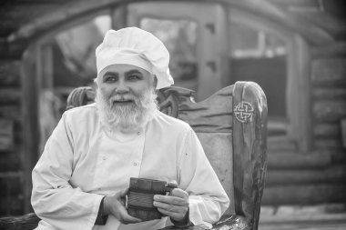 Sakallı cook ile ahşap Kupası