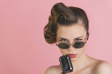 Müzik, göz ve retro tarzı, pinup.